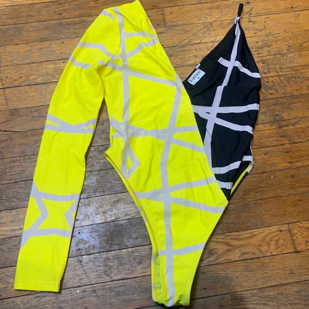 NWOT LADIES ONE PIECE SWIMSUIT